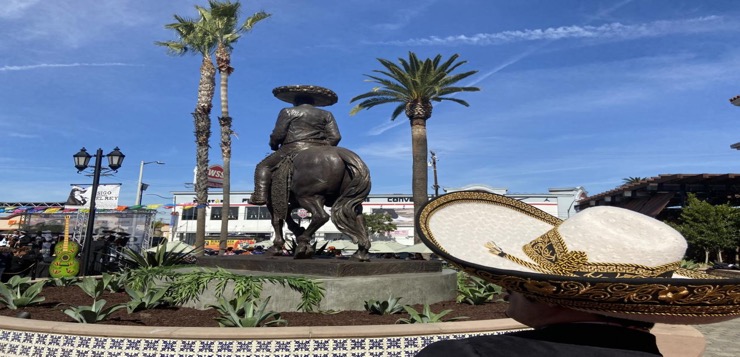 Los Ángeles erige una estatua de 3,7 metros en honor a Vicente Fernández