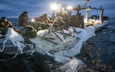 EEUU: Buzos de Marina empiezan a sacar restos de globo chino