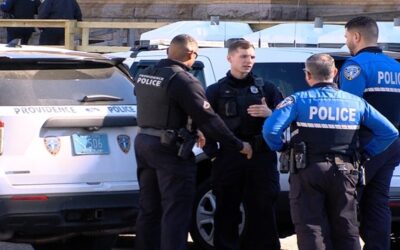 Oficial policía Providence atropellado por auto.