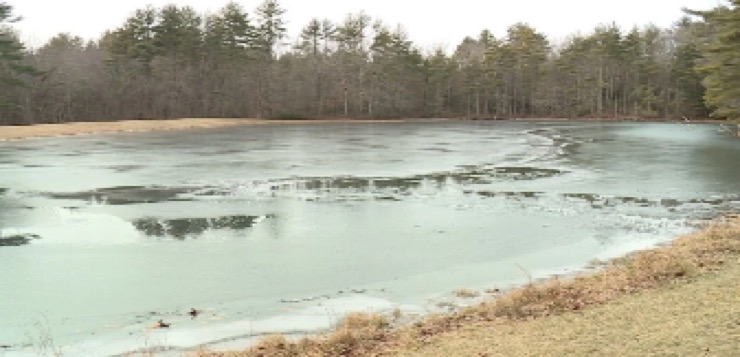Autoridades identifican cuerpo sacado de laguna en Burrillville
