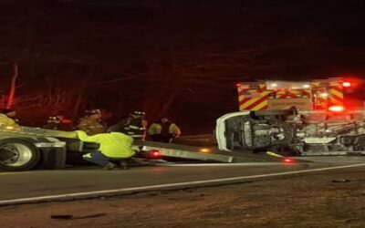 Choque de dos vehículos deja 2 heridos.