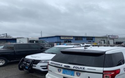 Federales allanan la compañía Accurate Converter en Providence.