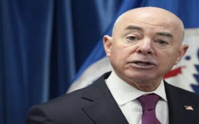 EEUU reúne a casi 700 niños migrantes con sus padres