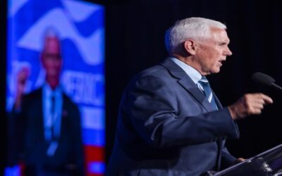 El fiscal que investiga a Donald Trump cita a declarar a Mike Pence