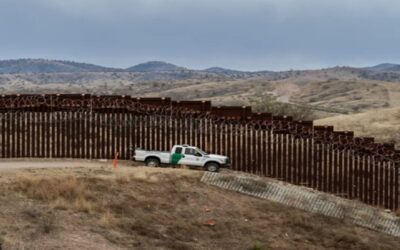 Los cruces de inmigrantes en la frontera en febrero mantienen el nivel mensual más bajo desde 2021