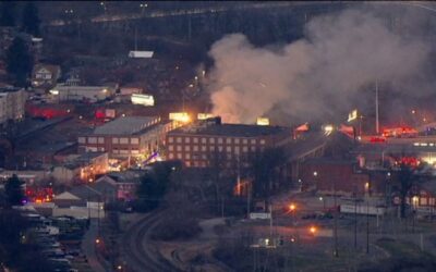 Dos muertos y 8 heridos al explotar fábrica de chocolates en Pensilvania; 9 personas desaparecidas