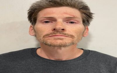 Policía Estatal de Rhode Island anunció el arresto de un delincuente convicto en posesión de varias armas.