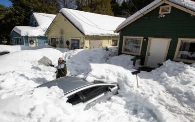 Hallan a 12 personas muertas en las nevadas que incomunicaron zonas de California. Ahora se temen inundaciones por las lluvias