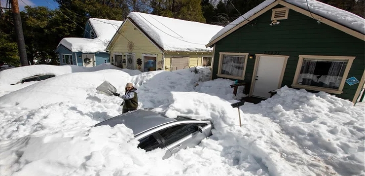 Hallan a 12 personas muertas en las nevadas que incomunicaron zonas de California. Ahora se temen inundaciones por las lluvias