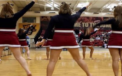 Entrenadora de porristas fue arrestada por haber tenido sexo cerca de 300 veces con un estudiante adolescente en Oklahoma