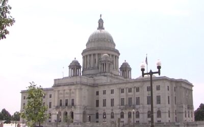 Gobernador McKee extiende orden ejecutiva de emergencia por COVID-19 por un mes más.