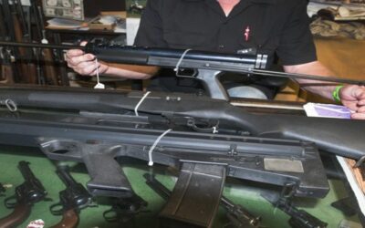 EE.UU. detiene a dos personas por intentar pasar armas a cárteles en México