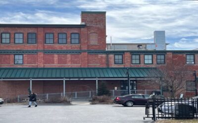 Hombre de Providence enfrenta cargos luego de ser acusado de agredir a un hombre con un martillo.