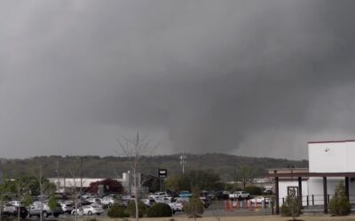 Al menos dos tornados azotan Arkansas: más de 20 heridos, daños en viviendas y miles de hogares sin energía eléctrica