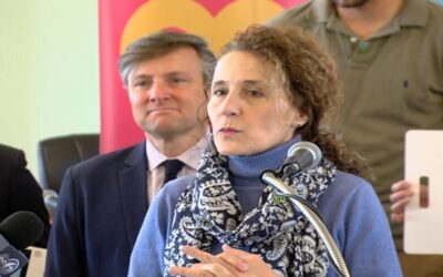 Alcaldesa de Woonsocket sale del hospital luego de desmayarse en un evento.