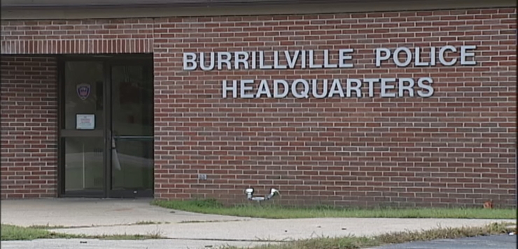 Padre de Burrillville acusado de agredir a su hijo y a su padre.