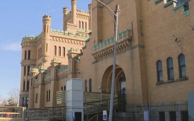 Hombre es apuñalado en el Armory de la Calle Cranston.