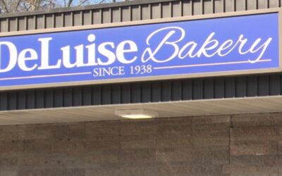 Policía Cranston investiga robo en DeLuise Bakery e intento de robo en otro establecimiento.