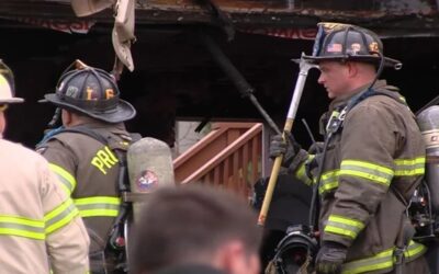 35 bomberos llegan a la escena de incendio en North Providence.