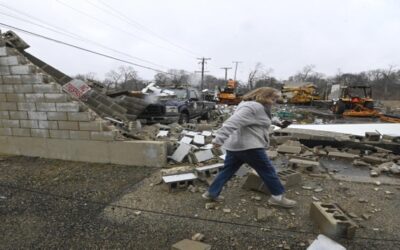 Sube a 32 los muertos por los tornados en EE.UU., con miles de casas destrozadas