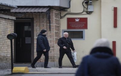 Federaciones de prensa piden libertad de estadounidense detenido en Rusia