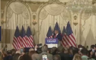 Trump responde a su imputación con victimismo, agresividad y electoralismo