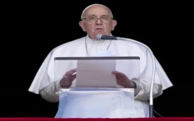 Papa Francisco defiende a Juan Pablo II, en medio de acusaciones de pedofilia