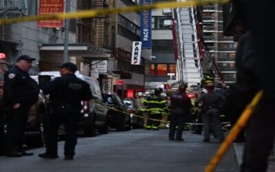 Reportan una persona muerta tras derrumbe de un estacionamiento en Manhattan