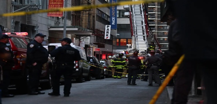 Reportan una persona muerta tras derrumbe de un estacionamiento en Manhattan