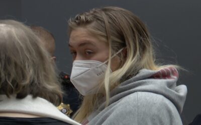 Madre enfrenta nuevos cargos en accidente por MBI  que dejó a sus hijos heridos.