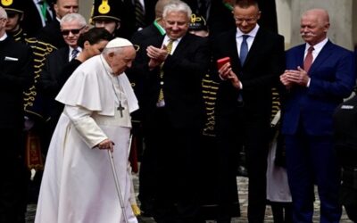 El papa llega a Hungría: ofrecerá su visión sobre futuro de Europa