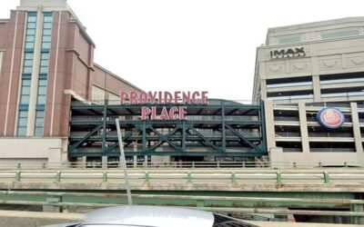 Hombre es agredido por grupo de muchachos en el Providence Place Mall