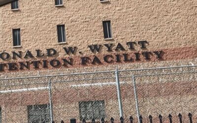 Alcaide del Centro Detención Wyatt renuncia en medio de acusaciones de violencia doméstica.