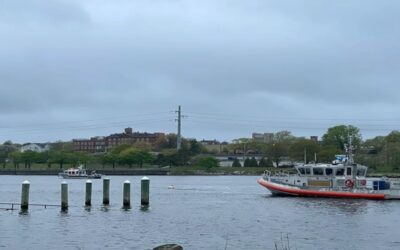 Autoridades confirman 1 persona muerta en vehículo sumergido en aguas de East Providence.