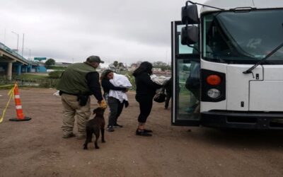 Texas reanudó el envío de inmigrantes en autobuses hacia ciudades santuario como Nueva York