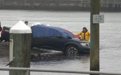 Autoridades identifican a hombre encontrado dentro de camioneta sumergida en aguas del río Seekonk.