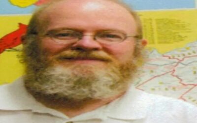 Maestro convicto en West Virginia por abusar al menos 10 veces de estudiante en armario de salón se masturbaba en las instalaciones, alega demanda