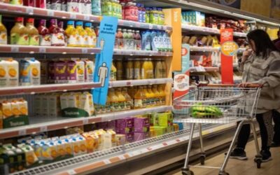 Descubren metales tóxicos en jugos y refrescos de supermercado, pueden ser peligrosos para niños