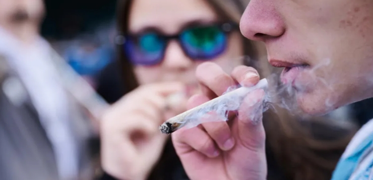 ¿Causa la marihuana depresión en los adolescentes?
