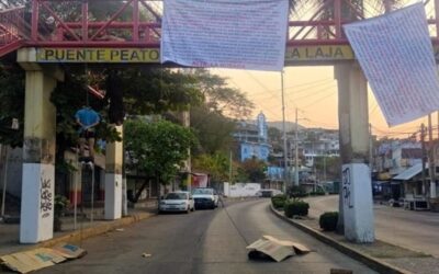 Cuatro cadáveres semidesnudos y con signos de tortura aparecen en un puente de la turística Acapulco