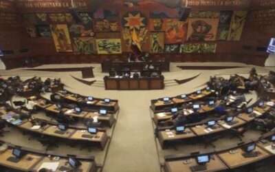 Asamblea avanza en juicio político a presidente en Ecuador