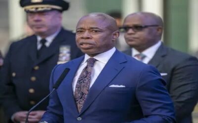 Alcalde de NY mantiene plan de hotel para migrantes pese a rechazo de suburbios