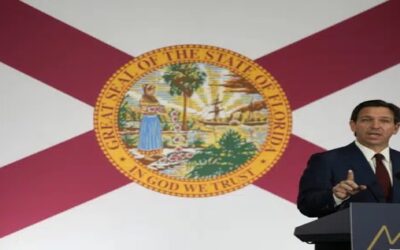 DeSantis firma reforma migratoria; refuerza programa de reubicación