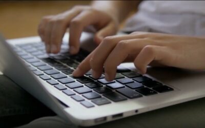 McKee anuncia iniciativa con subsidios para internet.