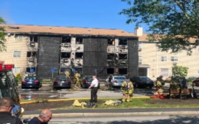 Incendio en edificio de apartamentos en Johnston deja 4 heridos.