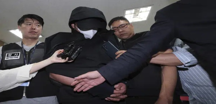 Arrestan al hombre que abrió la puerta de un avión en Corea; enfrenta hasta 10 años de prisión