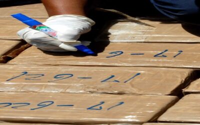 Hallan casi dos millones de dólares en cocaína escondida en bus en frontera de Texas