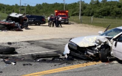 Accidente automovilístico deja 2 heridos.