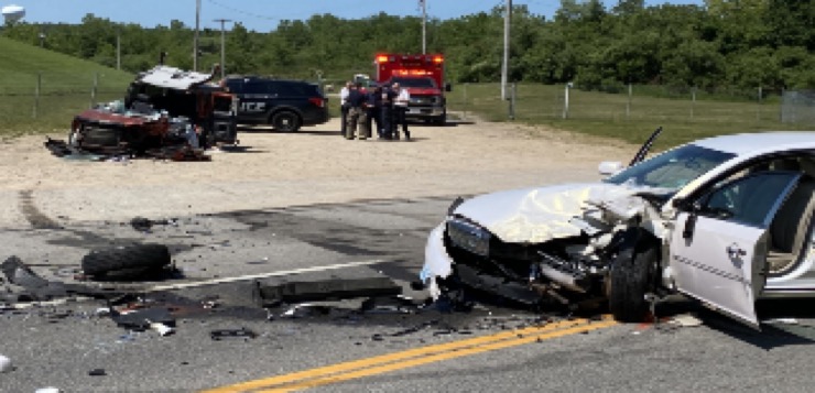 Accidente automovilístico deja 2 heridos.