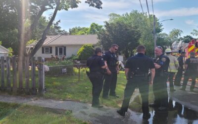 Incendio en Warwick deja 1 herido.